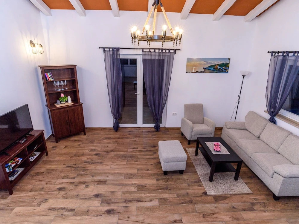 Wonderful Holiday Home With Private Pool and Covered Terrace !