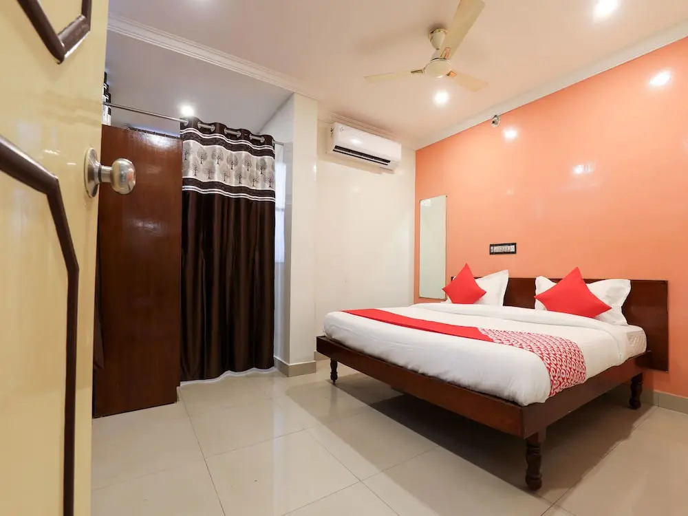 OYO 15753 Vishnu Priya Residency