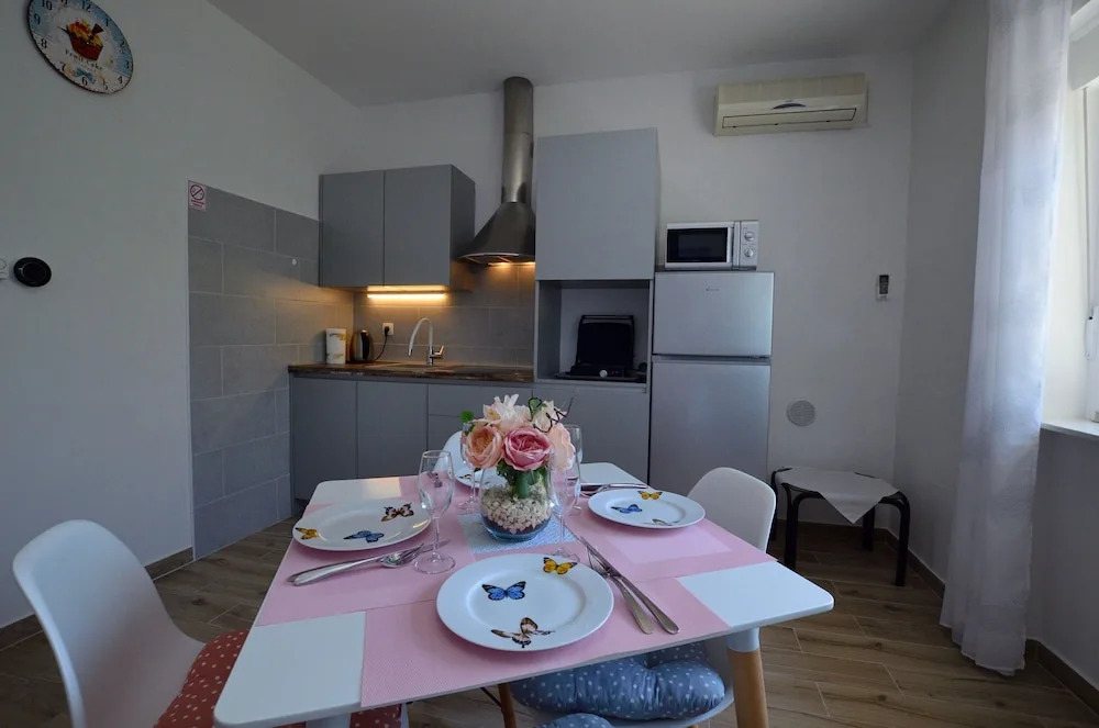 Pool And Garden Apartment Happy Sound