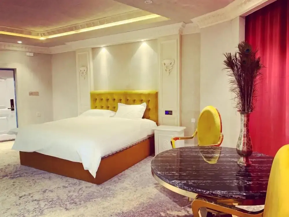 Elegance Hotel