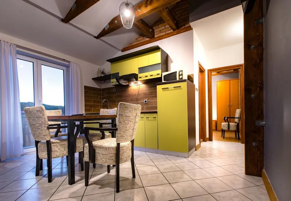 Lopar Family Residence 518