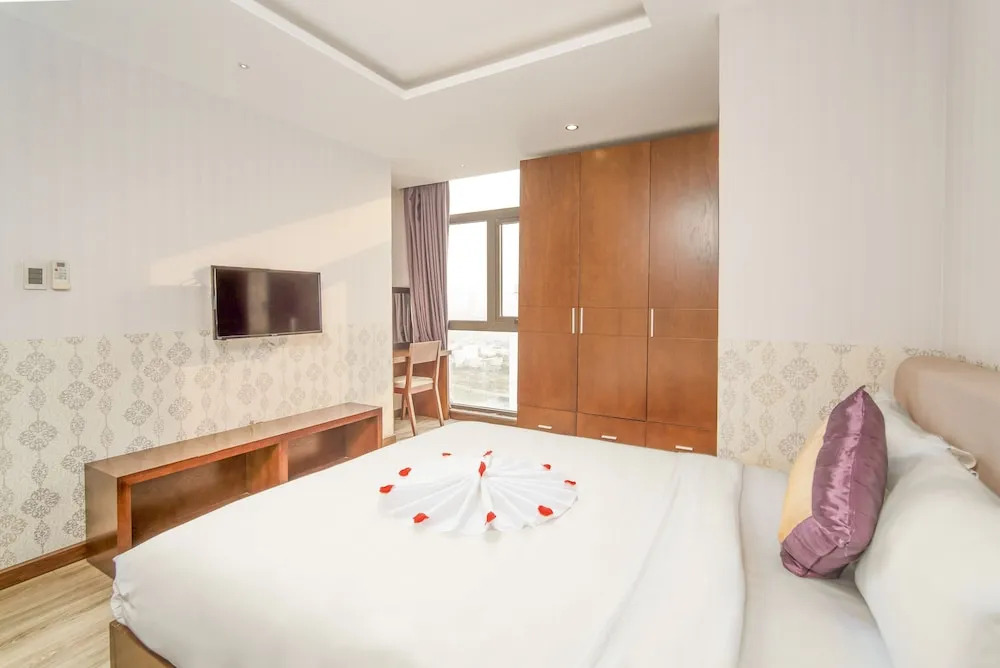 Golden Sun Hotel & Apartment by New Sky
