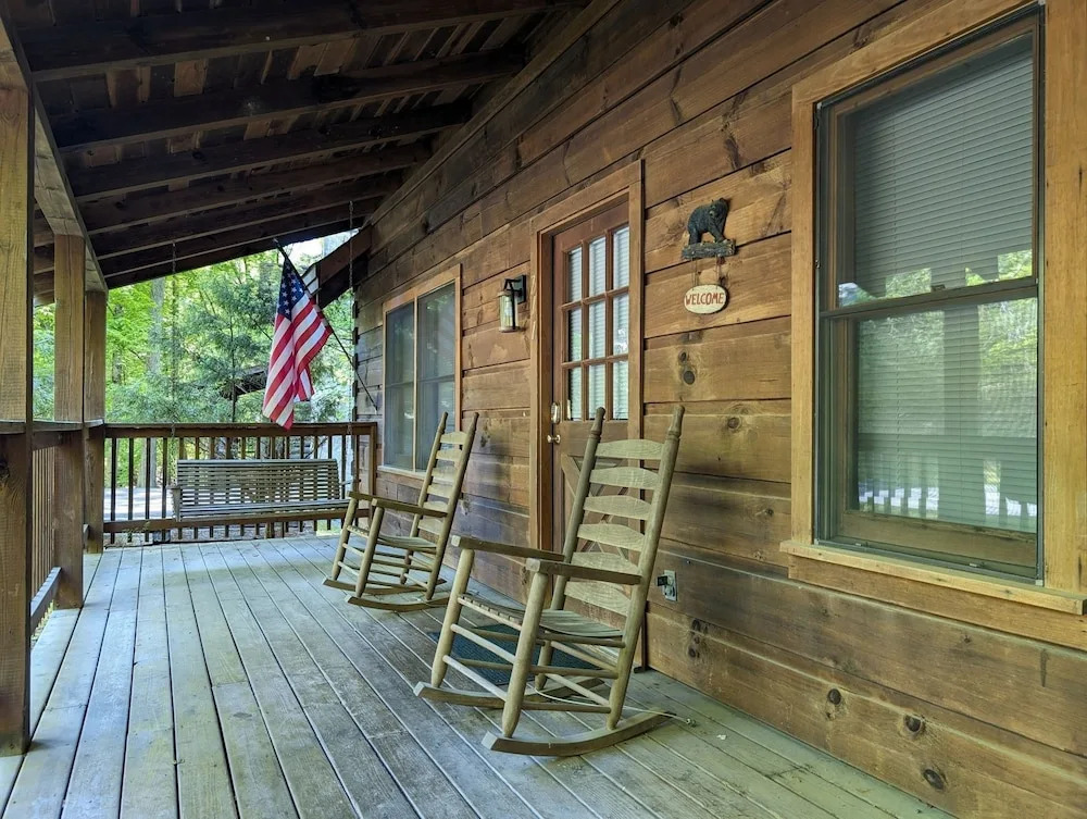 ER57 - Bear Haven - Great location! Close to all the action! cabin