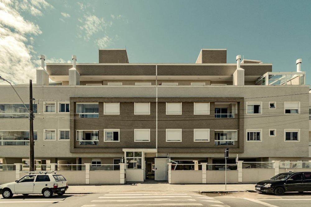 Apartamento c Churrasqueira e 2 Vagas nos Ingleses
