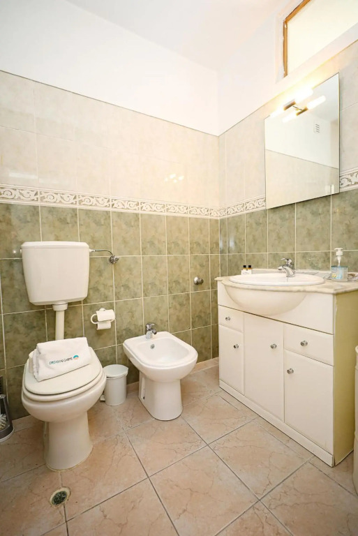 B63 - Corner Street Historic Center Apartment in Lagos