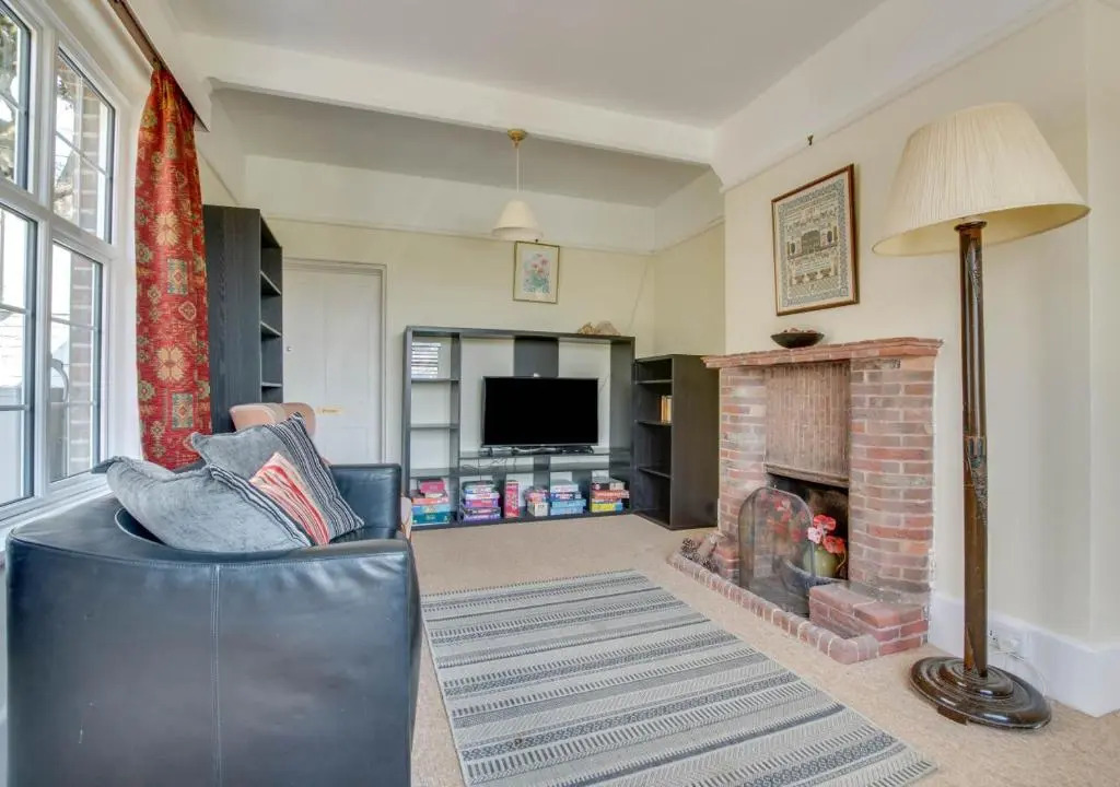 4 Bed in Harmans Cross oc-wy278