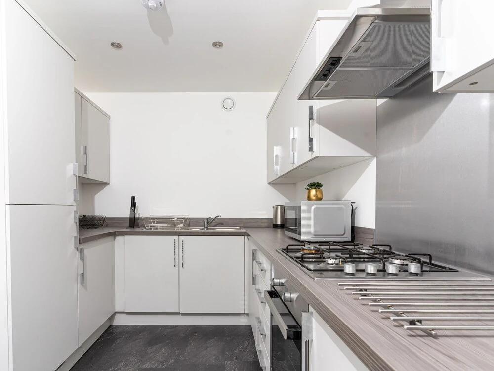 Charming 3-bed House in Glasgow With Free Parking