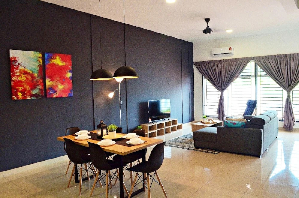 Desaru Cosy Homestay - near WaterPark, Beach, Rapid -Wifi, TVbox, Steamboat, BBQ Available