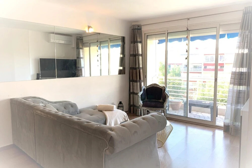 Modern Apartment 2 Bedrooms/2 Bathrooms, Quiet Balcony in a Palm Beach Area
