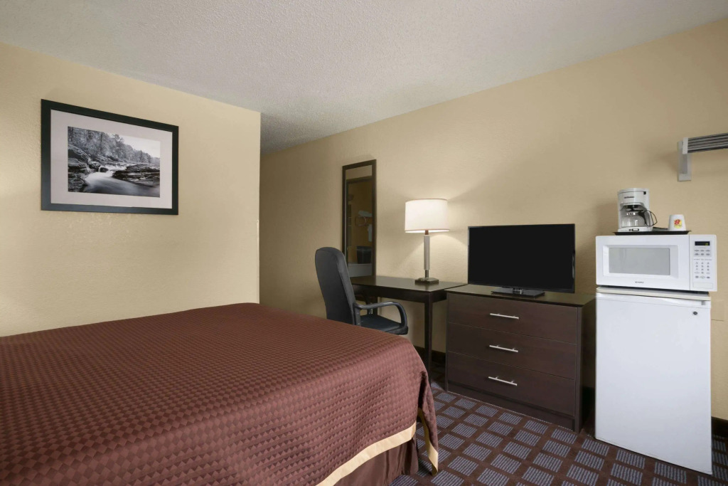 Super 8 by Wyndham Saginaw
