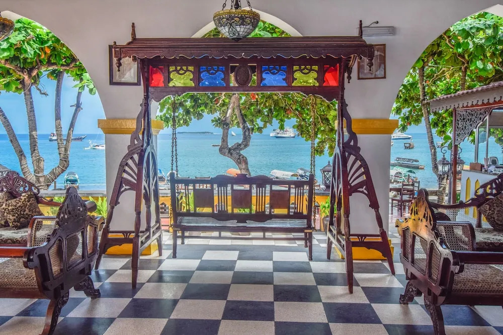 Tembo House Hotel