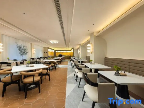 Atour Hotel Shanghai Jingan IMIX Park