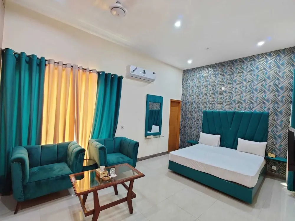 Hotel The Taj Multan
