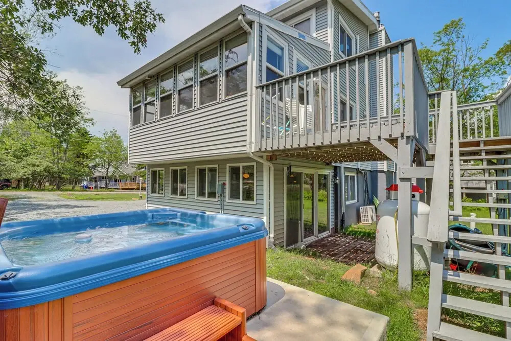 Spacious Family Retreat: Pocono Home w/ Deck