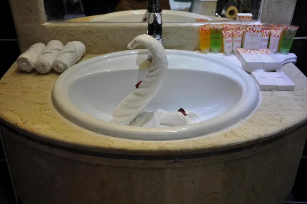 Al Bustan Crown Hotel 2