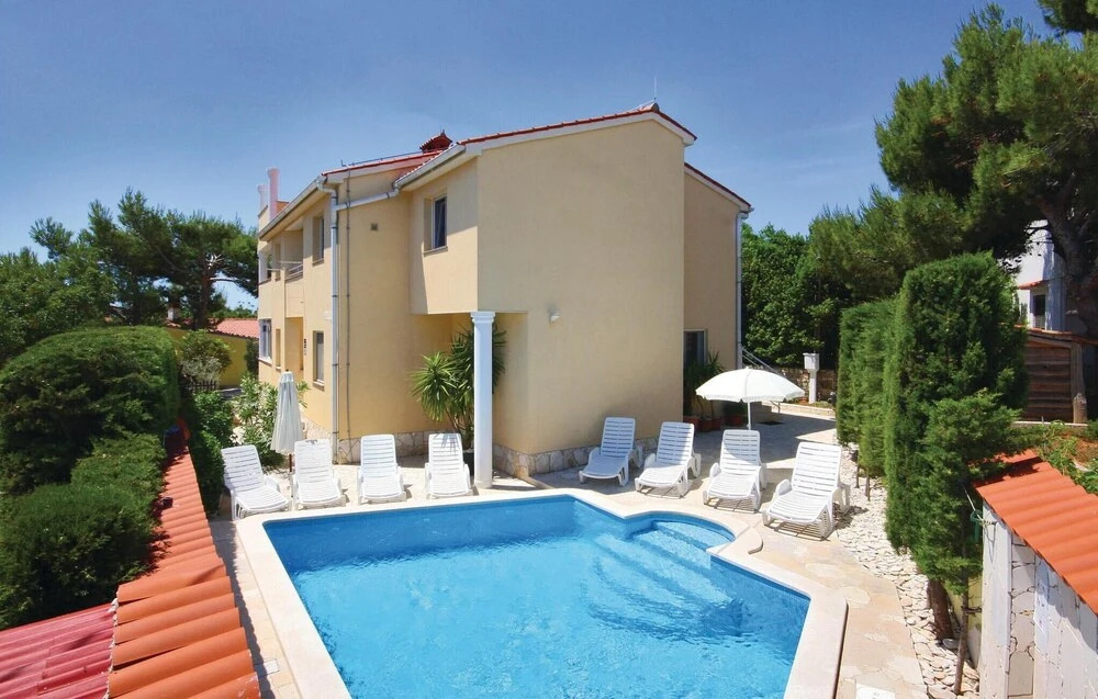 Stunning Home in Liznjan With Wifi and 3 Bedrooms