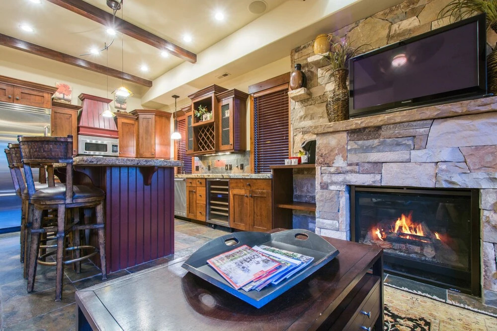 Slopeside 4 bedroom Townhome by All Seasons Resort Lodging