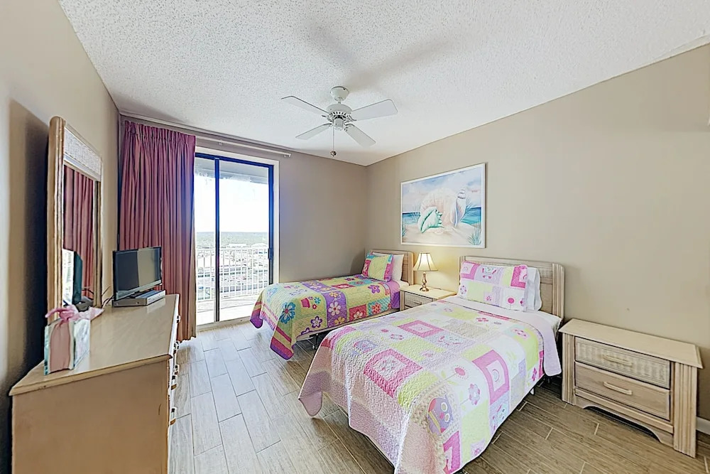 New Listing! Beachfront Corner Unit W/ Pools 3 Bedroom Condo