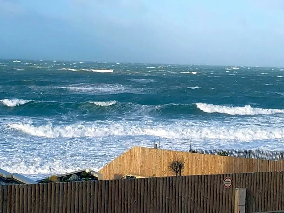 "La Cabine" côté mer et côté jardin à la VILLA PLEIN VENT