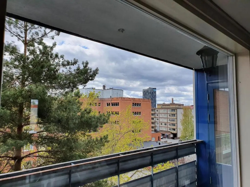 Large apartment with 4 bedrooms, central location