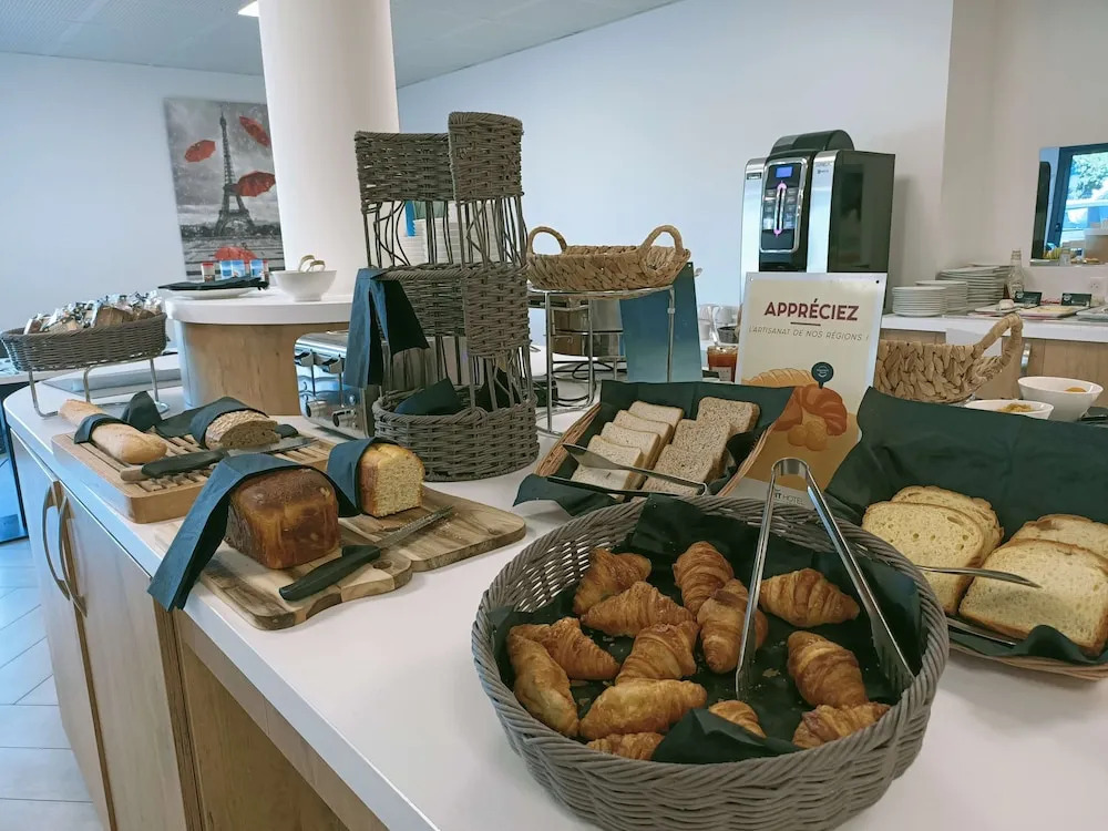 Brit Hotel Confort Loches