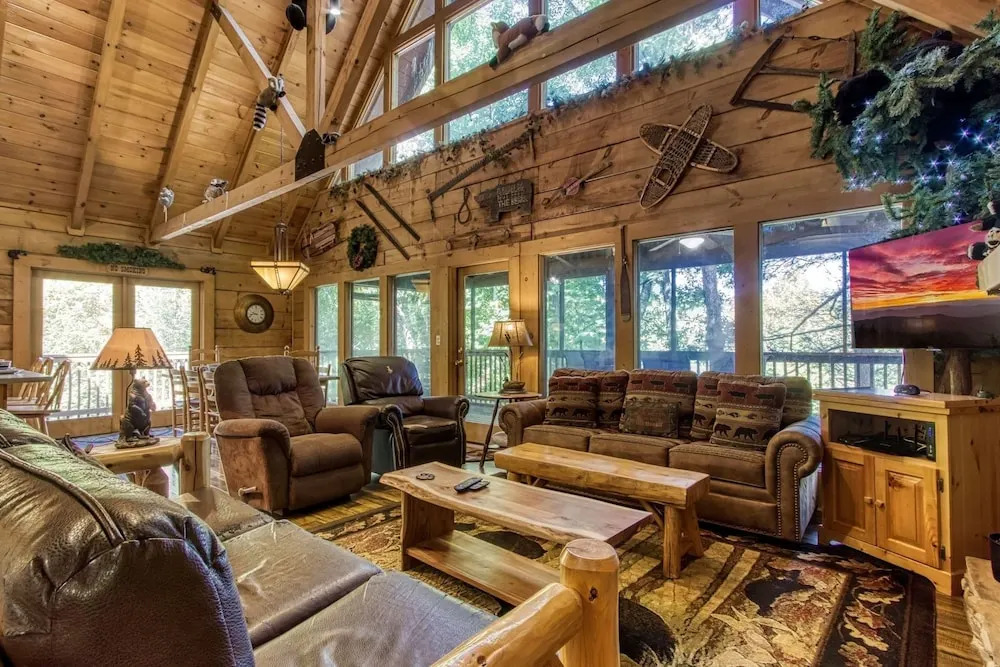 ER254 - Hibernation Hideaway Great Location - Close To Town! 5 Bedroom Cabin by RedAwning