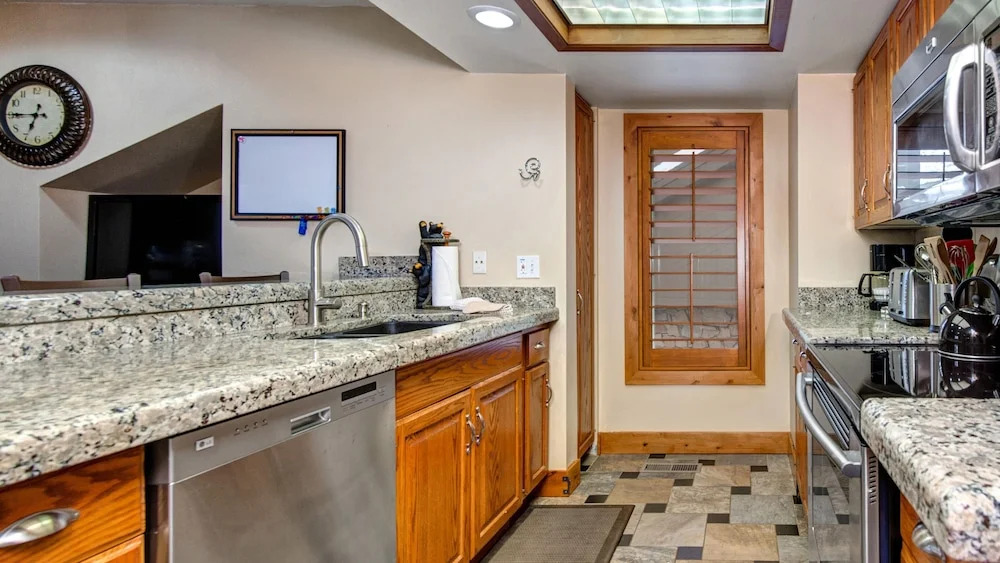 1687 Lakeside 3 Bedroom Home by RedAwning