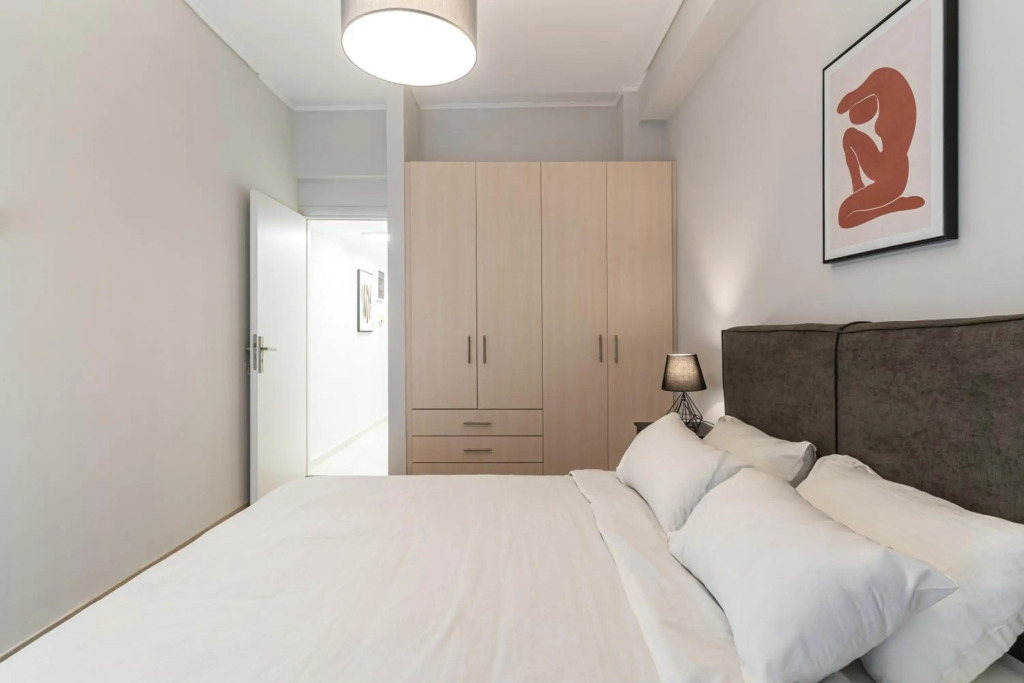 Spacious 2BD apt next to metro