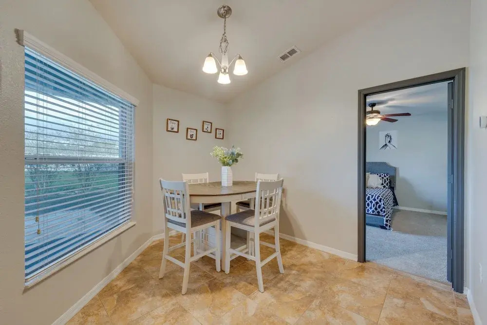Family Home w/ Screened Porch in Davenport