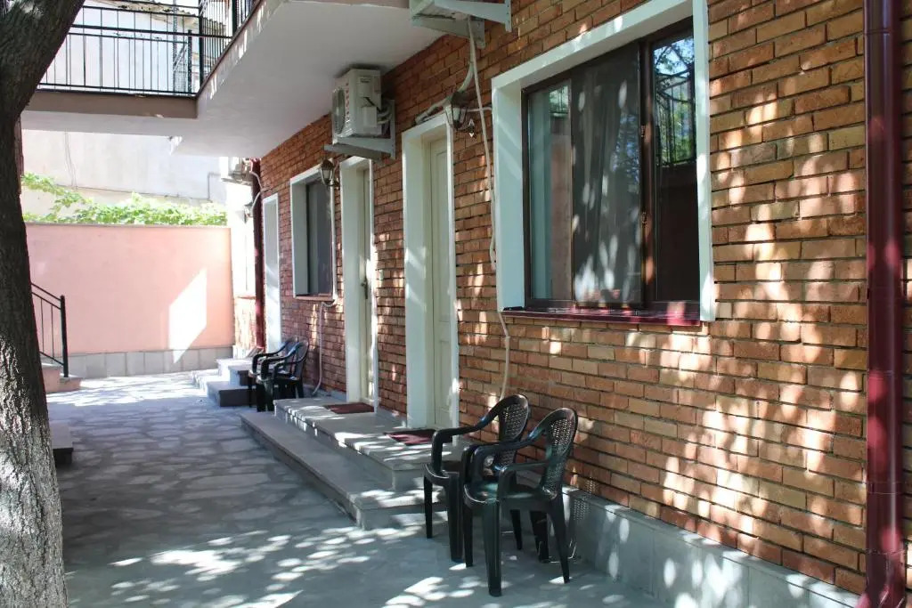 Emis Hotel
