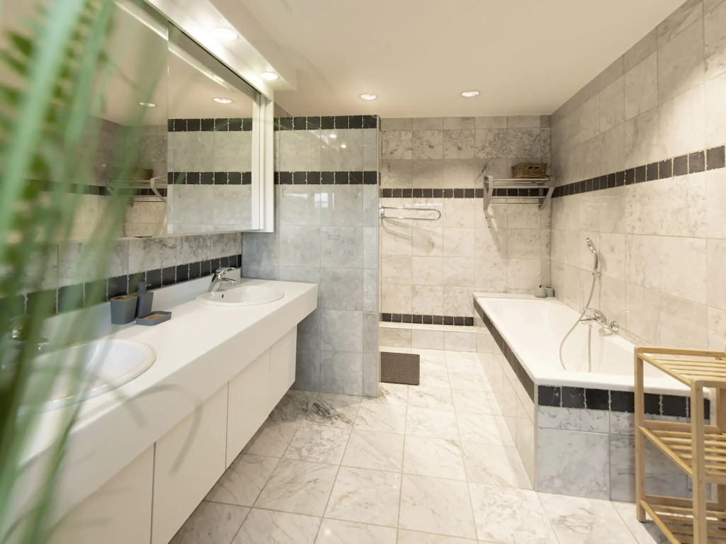 Luxury villa with heated pool, close to Maastricht and Liège