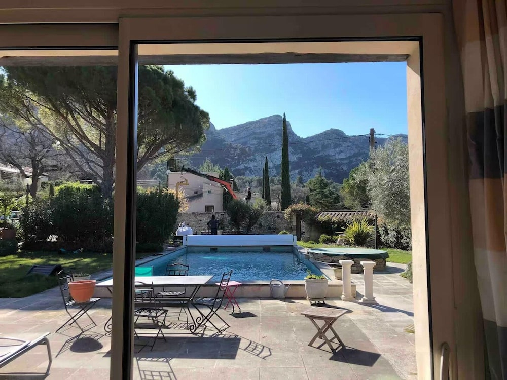 Villa Near Avignon With Separate Suites