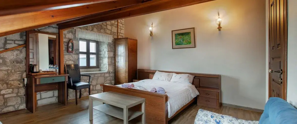 Lavantalı Konak Taş Ev