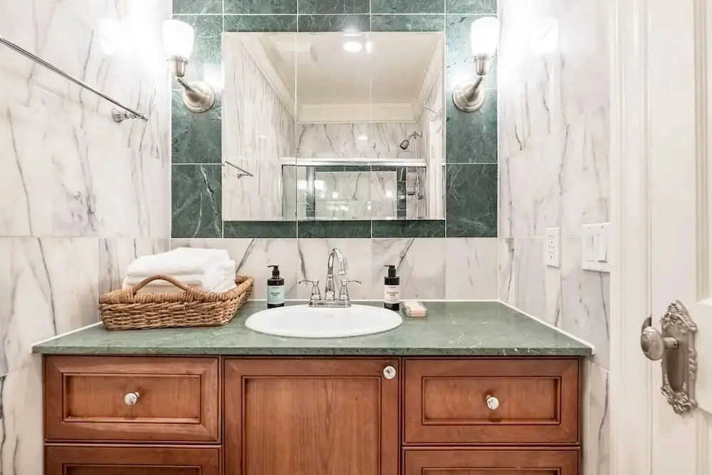Lofty Bright Greenwich Getaway w Private Rooftop