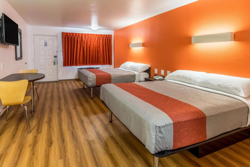 Motel 6-Arlington, TX - UTA