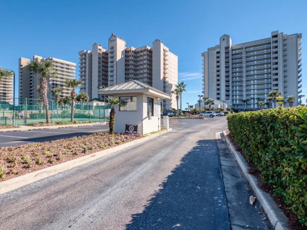 Stunning corner unit in Orange Beach outdoor pool