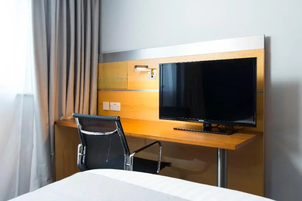 Holiday Inn Express London - Epsom Downs by IHG