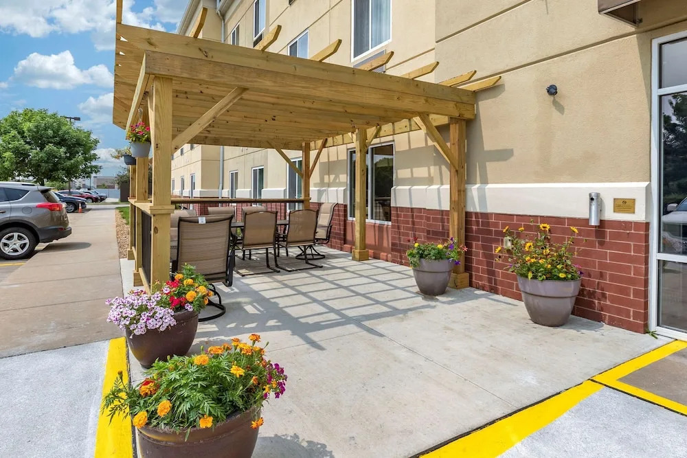 Comfort Suites