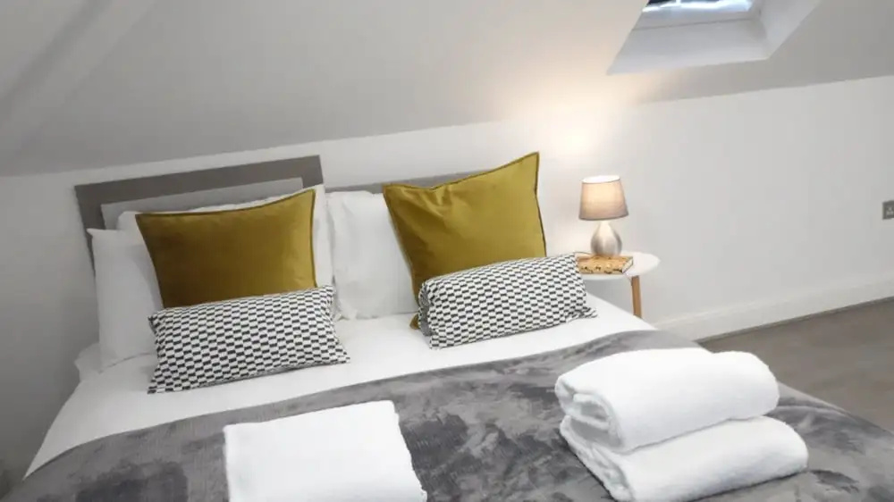 HEATHROW AIRPORT apartments-FREE parking-Free underground to and from Heathrow-30 min central London
