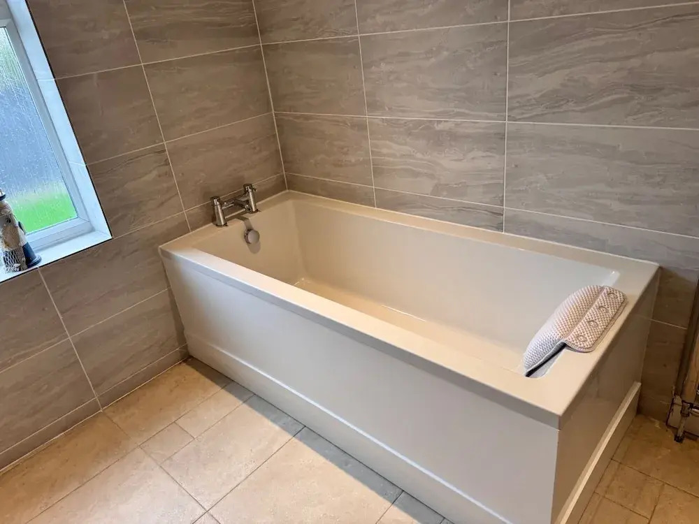 Pet-Friendly - 2 Bedrooms Bungalow hot tub parking