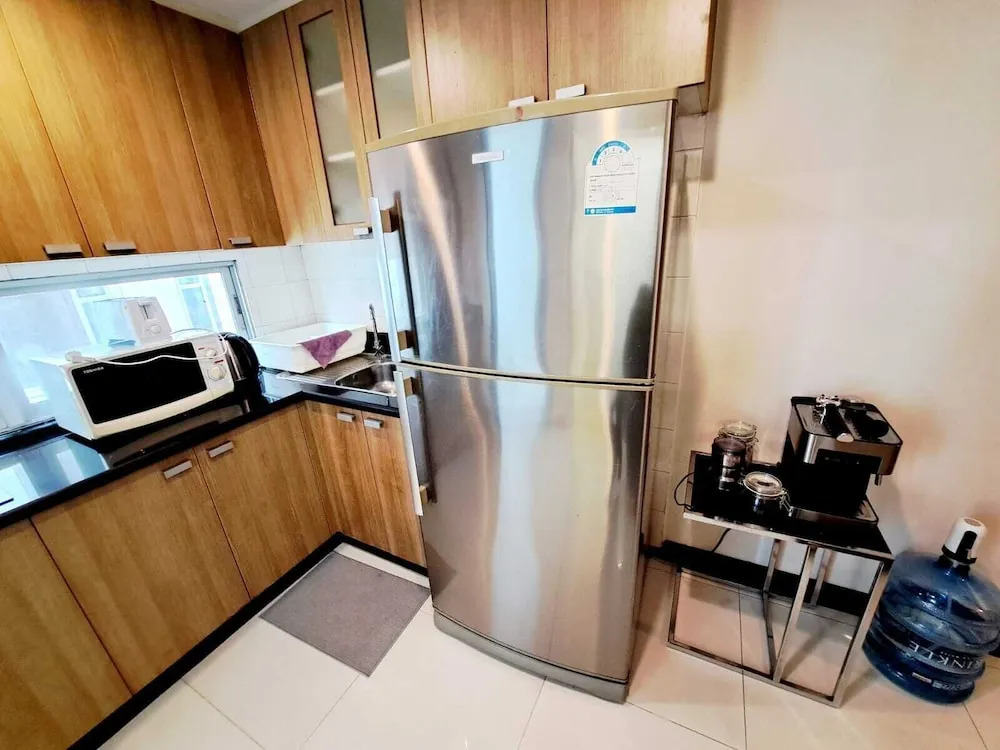 2D - 3 Bedroom Downtown Apartment With Shared Pool