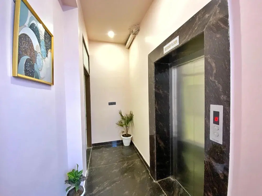 Hotel O Luxes Stays