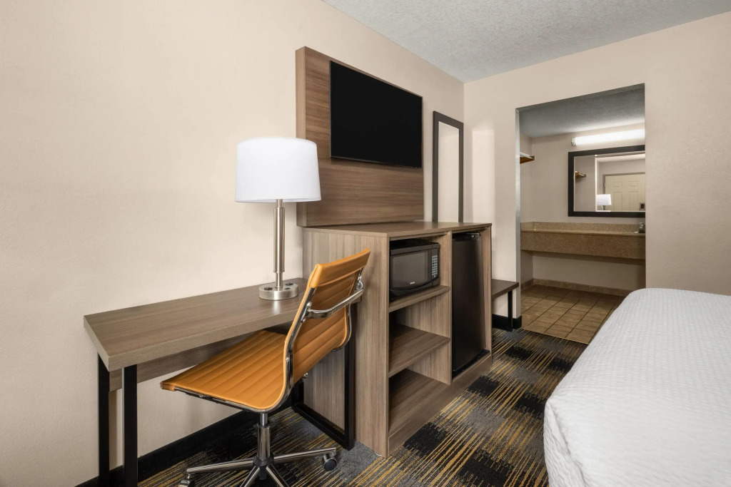 Days Inn by Wyndham Canton