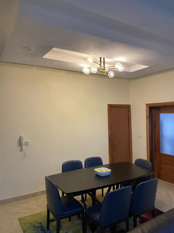 Stiyos Shortlet homes- Tastefully Furnished 3 Bedroom