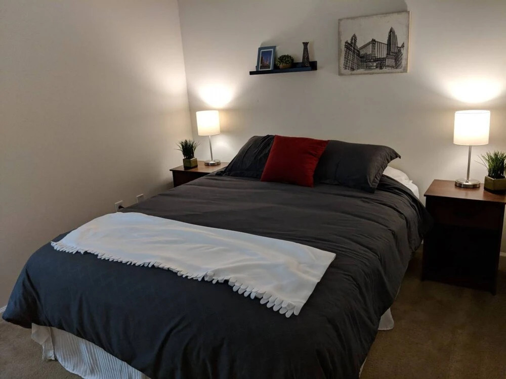 Downtown Indy 2 BR Apt Near Mass Ave by Frontdesk