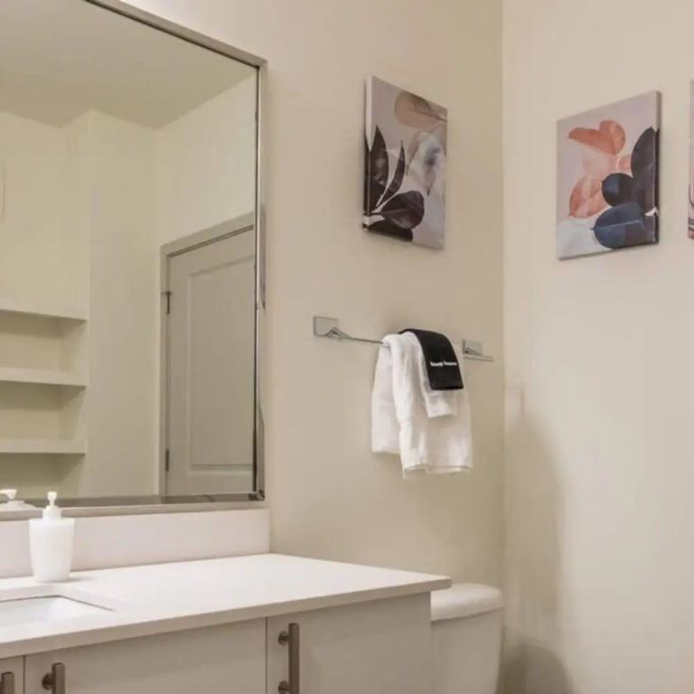 Stunning Nulu 1BR Cozysuites 06