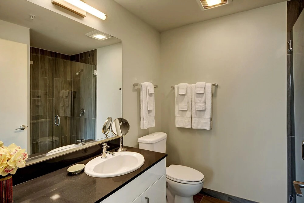 South Lake Union Lakeview Suite - Two Bedroom Apartment