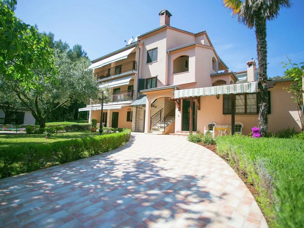 Apartment With two Bedrooms, Terrace and Bbq, on Quiet Location