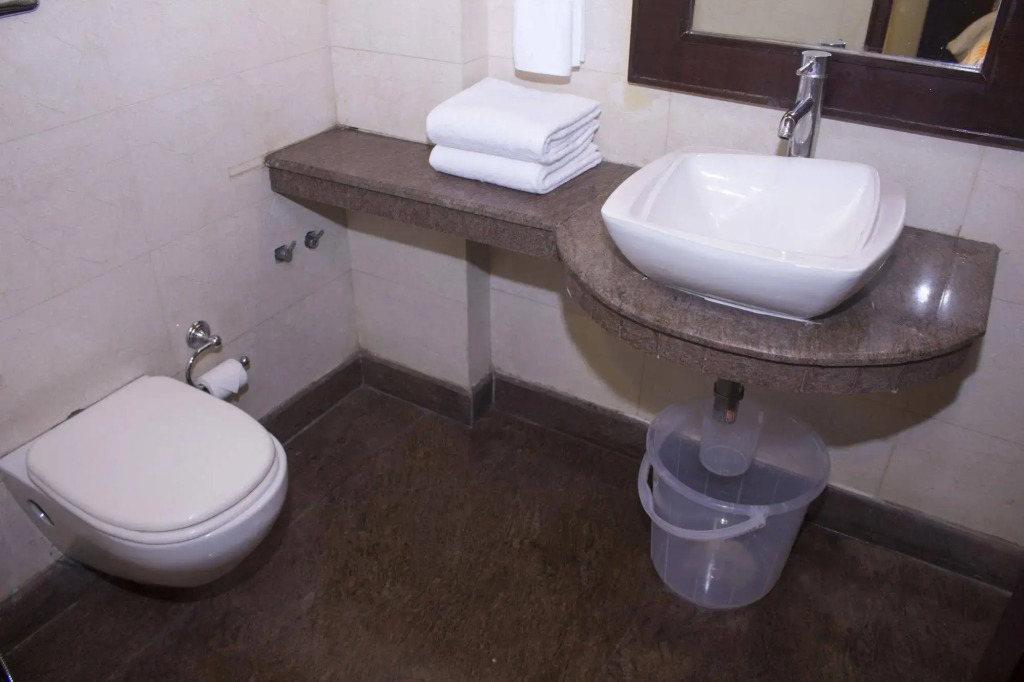 Fabhotel Broadway Inn Nehru Place