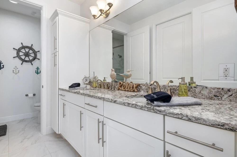 Castaway In A New Luxury Island Penthouse Overlooking Pool 2 Bedroom Condo by RedAwning